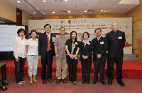Professor Cheng Pui Wan (3rd right) attended the award presentation ceremony held on 1 June 2009.